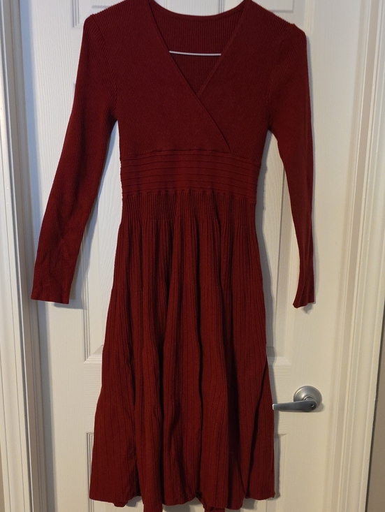 Dresses & Skirts - Women's Ribbed V-Neck Long Sleeve Dress in Deep Red